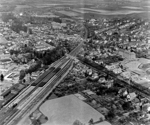 Ahrensburg_Bahnhof_Luftbild_Raimund_Marfells_1960-2.jpg