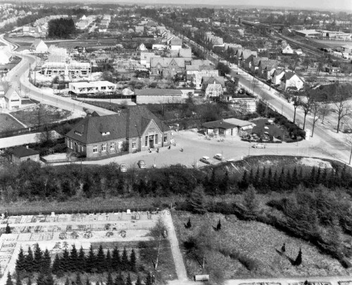 Ahrensburg_Bahnhof_U-West_Friedhof_Raimund_Marfells_1960.jpg