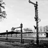 Ahrensburg_Flugelsignal_Wasserturm_Nahverkehr_szug_1965_Bahnsteig