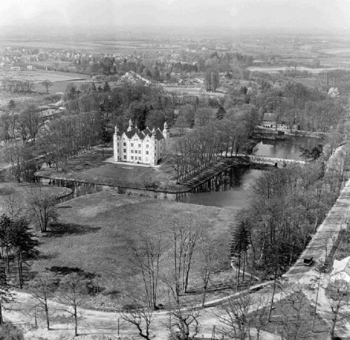 Ahrensburg_Schloss-1960.jpg