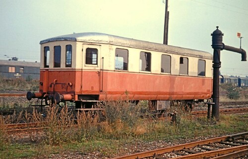 b-Stadthagen-Bahnhof-1967-VT-11.1-Dampflok-1.jpg