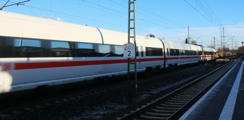 BR_412_415_ICE_3_nach_Berlin_Schwarzenbek_Bau_Bahnsteigdach_20241130 (1)