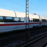 BR_412_415_ICE_3_nach_Berlin_Schwarzenbek_Bau_Bahnsteigdach_20241130-1