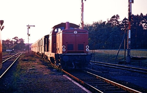Emmerthal_Bahnhof_V_100_2271_Uelzen_1967.jpg