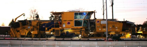 Gleisstopfmaschine_Schwarzenbek_Bau_Bahnsteigdach_20241130 (6)