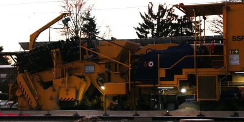 Gleisstopfmaschine_Schwarzenbek_Bau_Bahnsteigdach_20241130 (7)