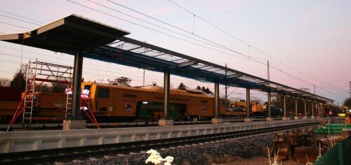 Gleisstopfmaschine_Schwarzenbek_Bau_Bahnsteigdach_20241130 (8)