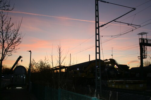 Teleskopkran_Schwarzenbek_Bau_Bahnsteigdach_morgens_20241130 (1)