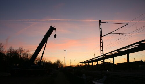 Teleskopkran_Schwarzenbek_Bau_Bahnsteigdach_morgens_20241130 (2)