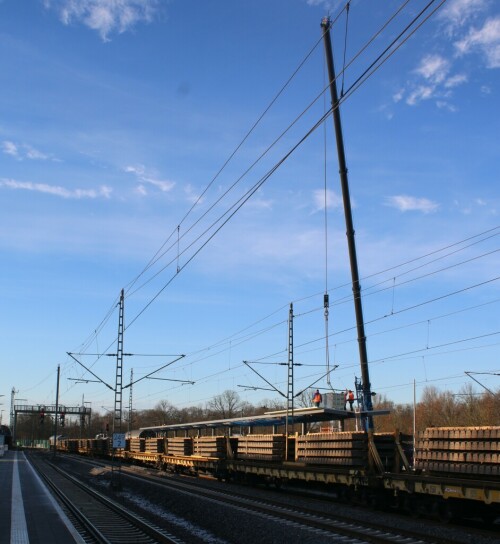 Teleskopkran_Schwarzenbek_Bau_Bahnsteigdach_morgens_20241130 (3b)