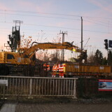 Zweiwege_Bagger_Bahn_Gleisbau_Schwarzenbek_Bau_Bahnsteigdach_20241130-2