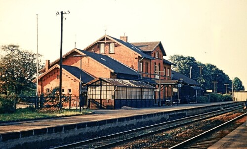 Emmerthal_Bahnhof_Emmerthal_Blick_in_Ri-Hameln_Stecke_Hameln-Altenbeken_Uelzen_1967.jpg