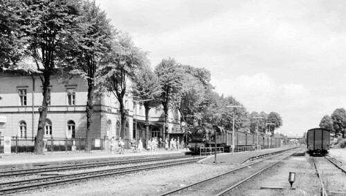 BR_78_alte_Preusenwagen_Eilzug_Bargteheide_Bahnhof_1958-1.jpg