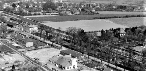Bargteheide_Bahnhof_1965_Guterschuppen_Luftbild-1.jpg