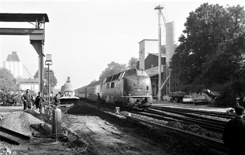 BR_220_1974_Reinfel_Bahnhof_Raimund_marfels.jpg