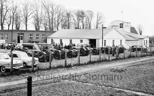 Bargteheide_1958_Trecker_Verkauf_Landwirtschaftsschau.jpg