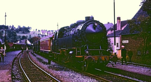 Belecke_Bahnhof_Samba_Wagen_1966_Westfalische_Landes_Eisenbahn-2.jpg