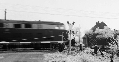 V160_Lollo_Delingsdorf_bahnubergang_1965.jpg