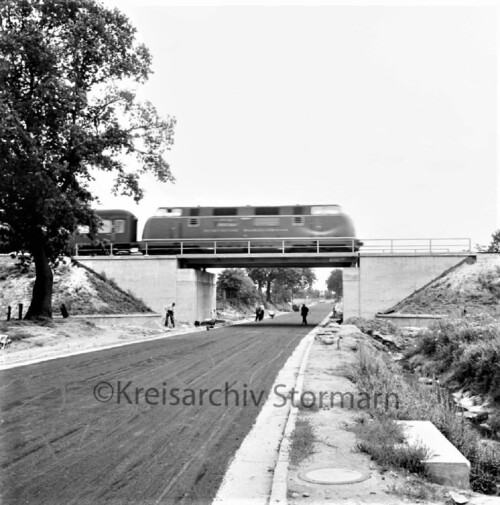 V_200_BR_220_Deutsche_Bundesbahn_Bargteheide_1960_Lohe_Eisenbahnbrucke_Bau-1.jpg