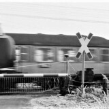 V_200_Delingsdorf_bahnubergang_1965_Eilzug