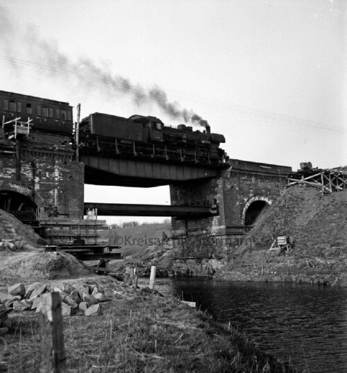 Viadukt_Reinfeld_1956_BR_38_Vogelfluglinie-1.jpg