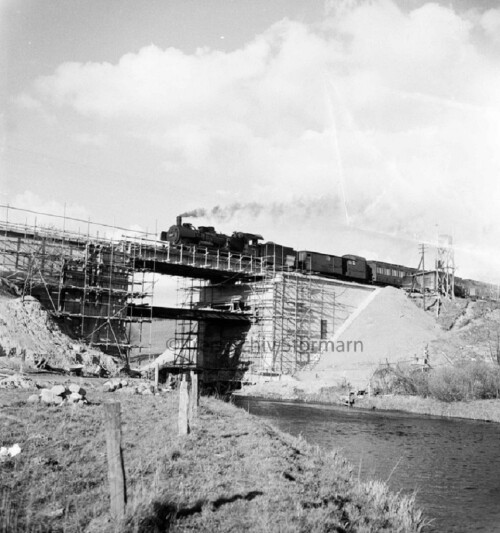 Viadukt_Reinfeld_1956_BR_38_Vogelfluglinie-2.jpg