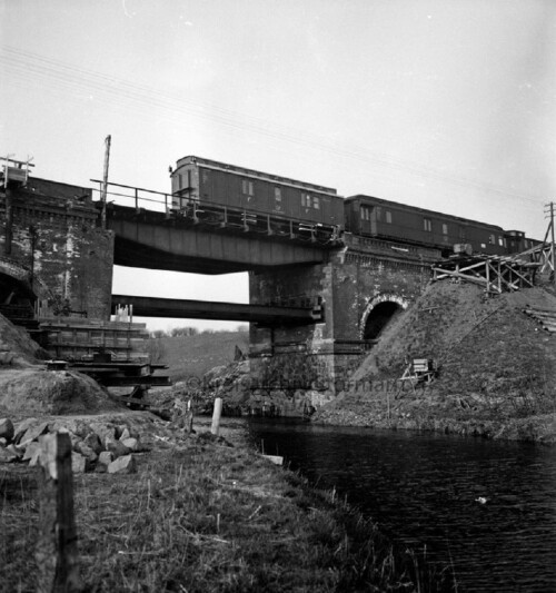 Viadukt_Reinfeld_1956_Postwaggon_Vogelfluglinie.jpg