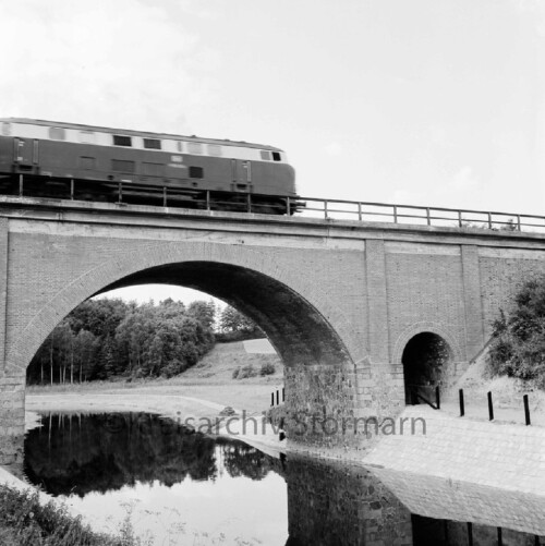 sehmsdorf_Viadukt_Bahnstrecke_1963_V160_Lollo_prototyp.jpg