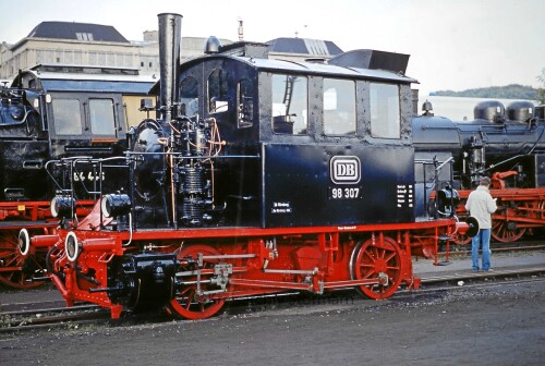 BR_98_307_Glaskasten_1985_Bochum_Dahlhausen.jpg