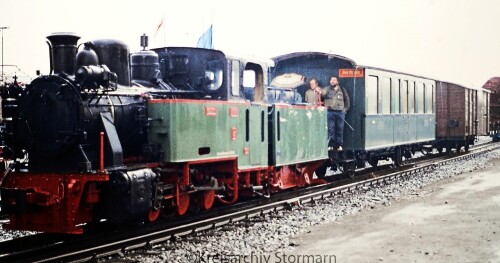 HeF_110_C_Heeresfeldbahnlok_Schmalspurdampflok_mit_Tender_BW_Bochum_Dalhausen_1985.jpg