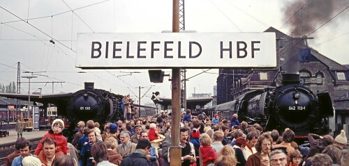 BR_042_113_BR_01_150_Bielefeld_Hauptbahnhof_Hbf_1977_Sonderzug_Sonderfahrt.jpg