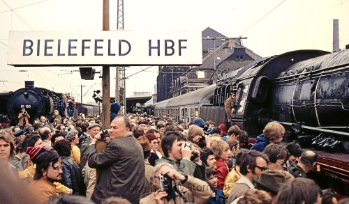 BR_042_113_BR_01_150_Bielefeld_Hauptbahnhof_Hbf_1977_Sonderzug_Sonderfahrt_a.jpg