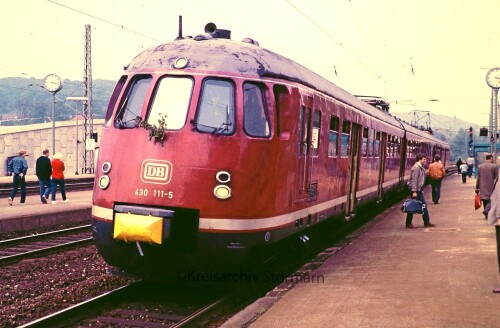 ET_30_BR_430_Brackwede_Bahnhof_Bahnsteig_Sonderzug_Sonderfahrt_1984---Kopie.jpg