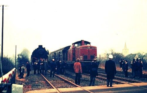 BR 012 063 V 100 BR 212 Umbauwagen vierachsig Deutsche Bundesbahn 1973 Dransfeld Bahnhof a