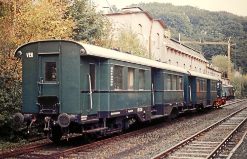 Essen_Kupferdreh_Bahnhof_Lok_BR_80_Personenwaggon_c.jpg