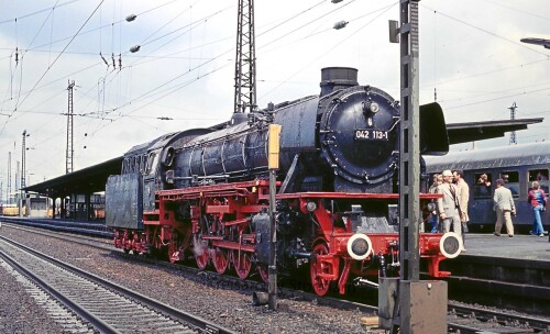 Hamm_Hauptbahnhof_1983_BR_042_113_Ende_Dampflokara_Deutsche_Bundesbahn_DB.jpg