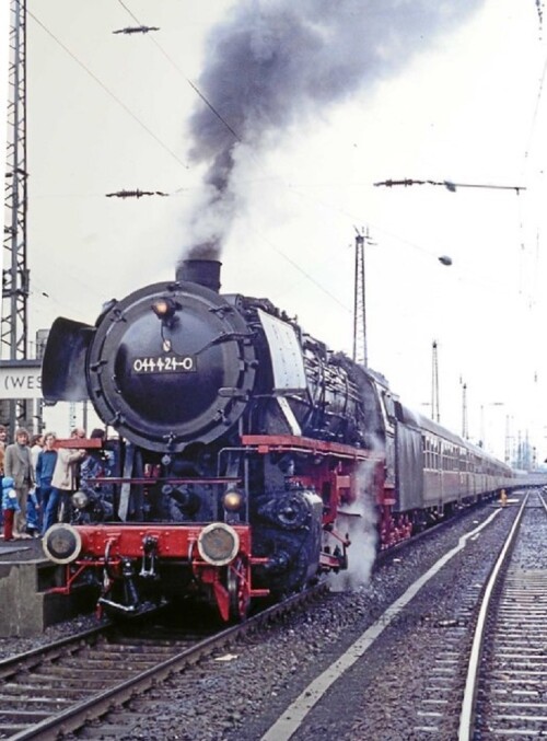 Hamm_Hauptbahnhof_1983_BR_044_424_Ende_Dampflokara_Deutsche_Bundesbahn_DB_a.jpg