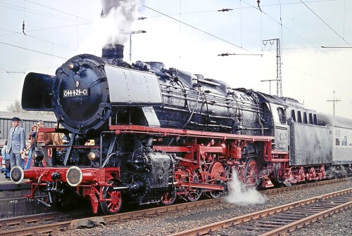 Hamm_Hauptbahnhof_1983_BR_044_424_Ende_Dampflokara_Deutsche_Bundesbahn_DB_aa.jpg