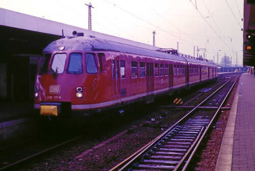 Hamm_Hauptbahnhof_1983_ET_30_BR_430_Deutsche_Bundesbahn_DB.jpg