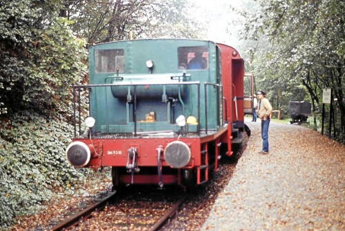 Krupp_1846_Essen_Fischlaken_Bahnhof_Lok_Personenwaggon.jpg