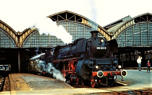 BR_018_323_Lubeck_Dampfzug_Dampflok_Hauptbahnhof_1969.jpg