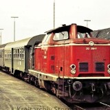 BR_212_V_100_TEN_Schlafwagen_Umbauwagen_SBB_DB_Lubeck_Hauptbahnhof_1975-1