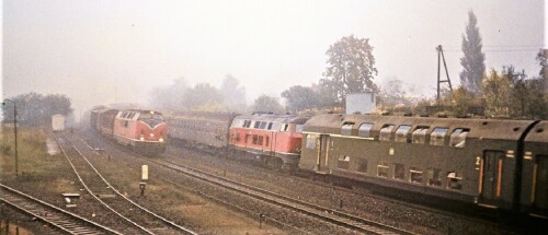 BR_218_Eilzug_BR_220_LBE_DAB_6_Doppelstockwagen_Lubeck_Buchener_Eisenbahn_1966.jpg