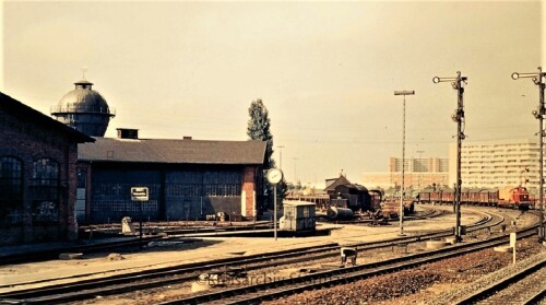 BR_260_Lubeck_Dampfzug_Dampflok_Hauptbahnhof_1970_Drehscheibe_Wasserturm_Lokschuppen.jpg