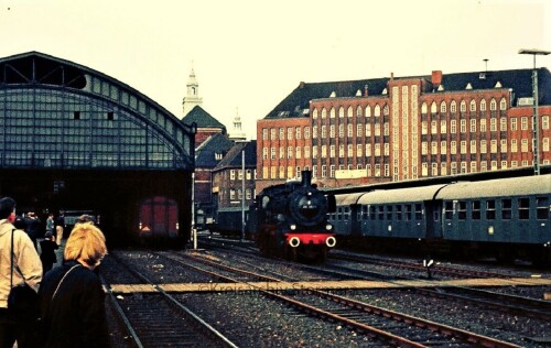 BR_38_Lubeck_Dampfzug_Dampflok_Hauptbahnhof_1972.jpg
