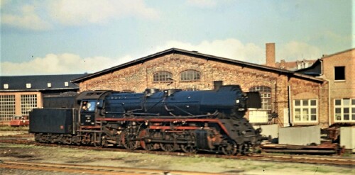 BR_41_Lubeck_Dampfzug_Dampflok_Hauptbahnhof_1967Drehscheibe_Lokschuppen.jpg