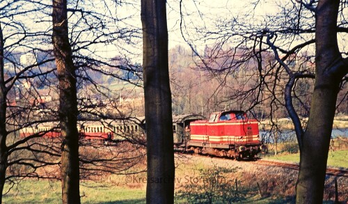 Brochterbeck_Bahnhof_1974_V_132_Sonderzug_nach_Tecklenburg_TWE.jpg