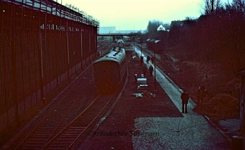 Lubeck_Hauptbahnhof_Personnenwaggons_historisch_1971.jpg