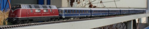 Marklin_Trix_V_200_002_Prototyp_H0_blauer_Enzian_F-Zug-9.jpg