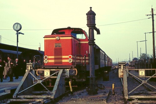 Gutersloh_Bahnhof_1974_V_131_TWE_Teuteburger_Wald_Eisenbahn_a---Kopie.jpg